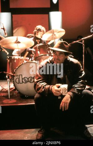 OLIVER STONE in THE DOORS (1991), directed by OLIVER STONE. Credit: CAROLCO / Album Stock Photo