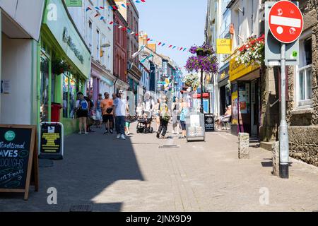 Penzance,Cornwall,13th August 2022,People enjoy the glorious sunshine in Penzance, Cornwall as they strolled along the Promenade. The temperature was Stock Photo