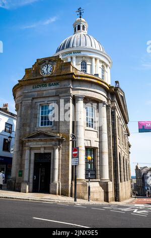 Penzance,Cornwall,13th August 2022,People enjoy the glorious sunshine in Penzance, Cornwall as they strolled along the Promenade. The temperature was Stock Photo