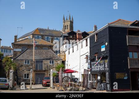 Penzance,Cornwall,13th August 2022,People enjoy the glorious sunshine in Penzance, Cornwall as they strolled along the Promenade. The temperature was Stock Photo