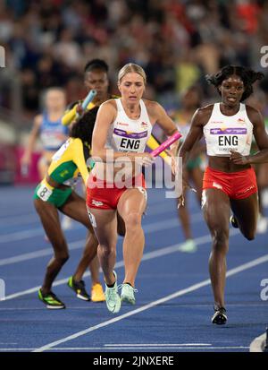 Jessie Knight and Ama Pipi of England competing in the women’s 4x400m final at the Commonwealth Games at Alexander Stadium, Birmingham, England, on 7t Stock Photo