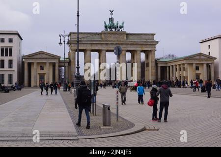 Berlin, Germany: the Brandenburger Tor (Brandenburg Gate)  viewed from the Pariser Platz Stock Photo