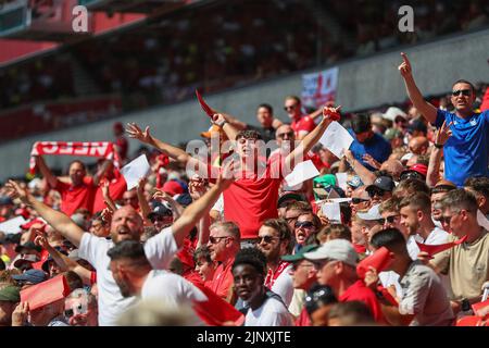 Nottingham, UK. 14th Aug, 2022. Nottingham Forest fans chant during the game in Nottingham, United Kingdom on 8/14/2022. (Photo by Gareth Evans/News Images/Sipa USA) Credit: Sipa USA/Alamy Live News Stock Photo