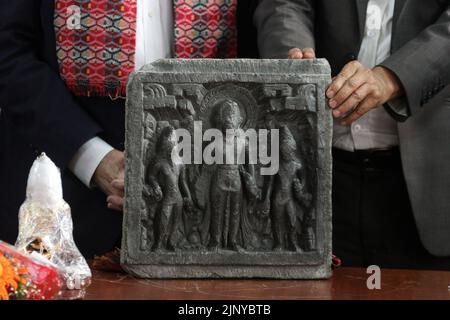 Kathmandu, Nepal. 14th Aug, 2022. An official from Metropolitan Museum of Art-USA hands over the 10th century 'Shiva in Himalayan abode with ascetics' to the Nepal's Department of Archeology. Both it and another ancient sculpture were stolen from Nepal in late 20th century. (Credit Image: © Aryan Dhimal/ZUMA Press Wire) Stock Photo