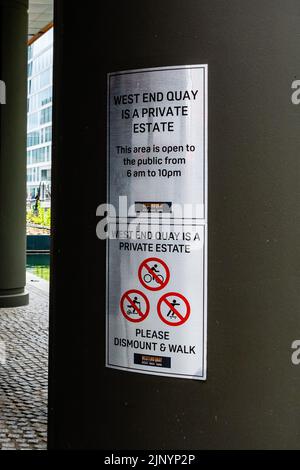 London, UK. 26th May, 2022. A private estate notice is pictured on West End Quay in Paddington. Credit: Mark Kerrison/Alamy Live News Stock Photo