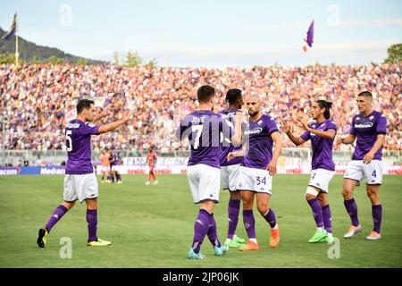 Foto Massimo Paolone/LaPresse 14 Agosto 2022 - Firenze, Italia - sport, calcio - Fiorentina vs Cremonese - Campionato italiano di calcio Serie A TIM 2022/2023 - Stadio Artemio Franchi. Nella foto: Luka Jovic (ACF Fiorentina) esulta dopo aver realizzato il gol 2-1 August 14, 2022 Florence, Italy - sport, calcio - Fiorentina vs Cremonese - Italian Serie A Football Championship 2022/2023 - Artemio Franchi Stadium. In the pic: Luka Jovic (ACF Fiorentina) celebrates after scoring goal 2-1 Stock Photo