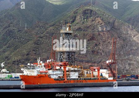 West Carina, a 60,000 ton drilling ship owned by Seadrill Carina Ltd, berthed at Santa Cruz, Tenerife, Canary Islands. Stock Photo