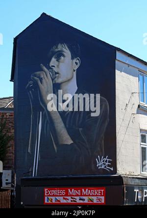 Monochrome portrait of Joy Division vocalist Ian Curtis, painted by Akse on a Macclesfield town-centre gable wall, Mill Street Stock Photo