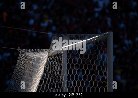 Rio De Janeiro, Brazil. 15th Aug, 2022. RJ - Rio de Janeiro - 08/14/2022 - BRAZILIAN A 2022, FLAMENGO X ATHLETICO-PR - View from the goalpost of the Maracana stadium for the match between Flamengo and Athletico-PR for the Brazilian championship A 2022. Photo: Jorge Rodrigues/AGIF/Sipa USA Credit: Sipa USA/Alamy Live News Stock Photo