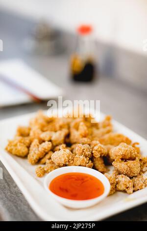 crispy, süß-sauer-sauce, chicken nuggets, crispies Stock Photo