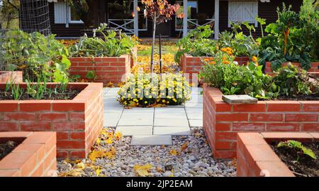 garden, flower bed, raised bed, gardens, flower beds, raised beds Stock Photo