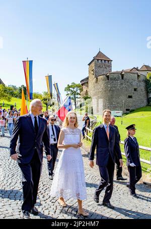 Vaduz, Liechtenstein. 15th Aug, 2022. Hans Adam II Prince of Liechtenstein, Alois Hereditary Prince and Regent of Liechtenstein, Sophie Hereditary Princess of Liechtenstein in Vaduz, on August 15, 2022, walking from the castle to the meadow to attend the mass on the occasion of the national day of Liechtenstein Credit: Albert Nieboer/Netherlands OUT/Point de Vue OUT/dpa/Alamy Live News Stock Photo