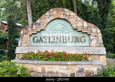 The Gatlinburg, 'Gateway to the Mountains' sign welcoming visitors, located in the Great Smoky Mountain National Park. Stock Photo