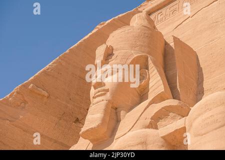 Statue Pharao Ramses II., Felsentempel Abu Simbel, Ägypten Stock Photo