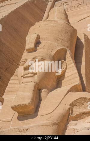 Statue Pharao Ramses II., Felsentempel Abu Simbel, Ägypten Stock Photo