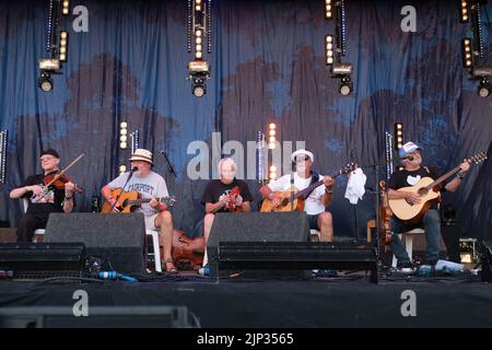 Ric Sanders, Simon Nicol, Gerry Conway,  Dave Pegg and Chris Leslie of Fairport Convention perform on stage at Fairport's Cropredy Convention. Banbury Stock Photo