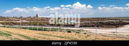 Ingalls, Kansas - The Irsik & Doll Feed Yard, which has a capacity of 42,000 cattle. The company operates feed yards and grain elevators in central an Stock Photo