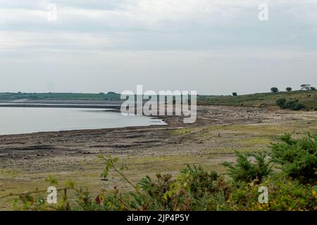 Low water levels at Colliford Lake in Cornwall, August 2022 Stock Photo