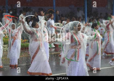 Kolkata, India. 16th Aug, 2022. KOLKATA, INDIA - AUGUST 15: Students perform on the occassion of 75th Independence Day celebration at Red Road on August 15, 2022 in Kolkata, India. (Photo by Samir Jana/Hindustan Times/Sipa USA ) Credit: Sipa USA/Alamy Live News Stock Photo