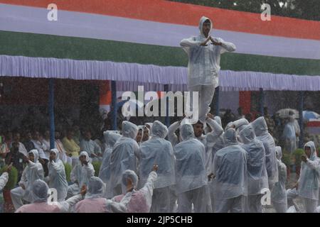 Kolkata, India. 16th Aug, 2022. KOLKATA, INDIA - AUGUST 15: Students perform on the occassion of 75th Independence Day celebration at Red Road on August 15, 2022 in Kolkata, India. (Photo by Samir Jana/Hindustan Times/Sipa USA ) Credit: Sipa USA/Alamy Live News Stock Photo