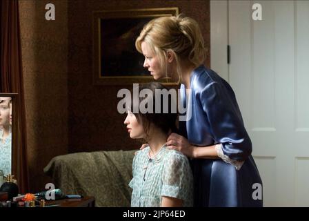 EMILY BROWNING, ELIZABETH BANKS, THE UNINVITED, 2009 Stock Photo