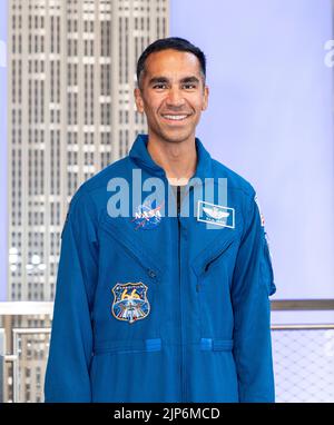 New York, USA. 15th Aug, 2022. Astronaut Raja Chari joined Shankar Mahadevan, singer and composer visits Empire State Building to celebrate 75th anniversary of India independence. (Photo by Lev Radin/Sipa USA) Credit: Sipa USA/Alamy Live News Stock Photo