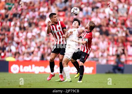 BILBAO, SPAIN - AUGUST 15: Kang in Lee of RCD Mallorca competes for the ball with Yuri Berchiche and Iker Muniain of Athletic Club during the La Liga Santander match between Athletic Club and RCD Mallorca on August 15, 2022 at San Mames in Bilbao, Spain. Credit: Ricardo Larreina/AFLO/Alamy Live News Stock Photo