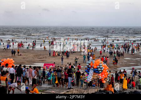 Digha, India. 15th Aug, 2022. People seen at the seaside of Digha during the Weeklong holidays. Digha sea beach is a popular tourist destination throughout the year located 180 km southwest of the main city of Kolkata. Credit: SOPA Images Limited/Alamy Live News Stock Photo