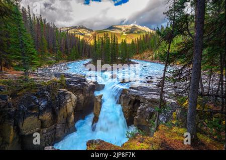 Sunwapta Falls in autumn, Jasper National Park, Canada Stock Photo