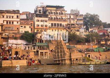 Ratneshwar Mahadev Temple, Ganga Ghat, Varanasi Stock Photo - Alamy