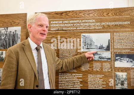 16 August 2022, Schleswig-Holstein, Schleswig: Rainer Hering, Senior Archive Director of the Schleswig-Holstein State Archives, speaks in front of an information panel. On August 17, 2022, the exhibition 'Heinz Reinefarth. From Nazi War Criminal to Member of the State Parliament' will open. Reinefarth was a German lieutenant general in the Waffen SS and was responsible for, among other things, the suppression of the Warsaw Uprising, during which tens of thousands of civilians were shot under his command. Reinefarth was never prosecuted for his actions. He managed to embark on a political caree