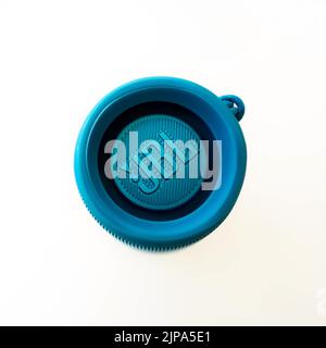 Apple Valley, CA, USA – August 11, 2022: Top view of the JBL logo on a Flip 5 portable wireless speaker. Stock Photo