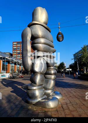 Het mannetje van Hoofddorp standing in the middle of a market square in Hoofddorp. The statue is by artist Tom Claassen. Stock Photo