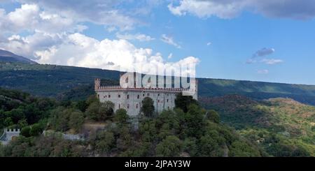 The castle of Montalto Dora, at an altitude of 405 meters, on the Pistono Lake, in the morainic amphitheate. Montalto Dora, Torino, Italy Stock Photo