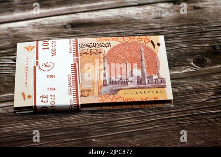 Stack of new first Egyptian 10 LE EGP ten pounds plastic polymer banknote features Administrative capital's grand mosque Al-Fattah Al-Aleem, the pyram Stock Photo