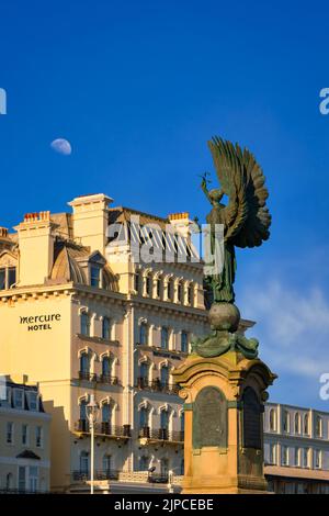 The peace statue on the seafront in Brighton and Hove, England Stock Photo