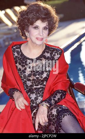 File photo dated October 6, 1994 of Italian movie legend Gina Lollobrigida. Italian cinema icon Gina Lollobrigida will run for the Senate in her country's elections next month, weeks after celebrating her 95th birthday. The elections were triggered after Italy's President Sergio Mattarella dissolved Parliament in July following the resignation of the country's Prime Minister Mario Draghi. Lollobrigida, who joined the Hollywood Walk of Fame in 2018, is standing as the candidate for the Sovereign and Popular Italy Party in the city of Latina. Photo by Pascal Baril/ABACAPRESS.COM Stock Photo