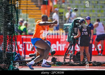 Munich, Germany. 17th Aug, 2022. MUNICH, GERMANY - AUGUST 17: Denzel Comenentia of the Netherlands competing in the Men's Hammer Throw during the European Championships Munich 2022 at the Olympiastadion on August 17, 2022 in Munich, Germany (Photo by Andy Astfalck/BSR Agency) Credit: Orange Pics BV/Alamy Live News