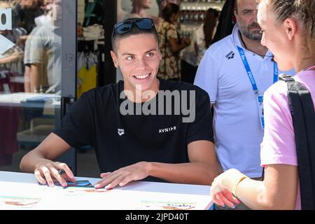 Rome, Italy. 16th Aug, 2022. David Popovici, gold medalists signs autographs for people at Foro Italico for the European Aquatic championship Rome 2022. Credit: SOPA Images Limited/Alamy Live News Stock Photo