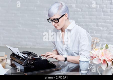 young woman, retro, typing, typewriter, desk, author, girl, girls, woman, young women, old fashioned, retro style, stenographer, typewriters, desks, Stock Photo