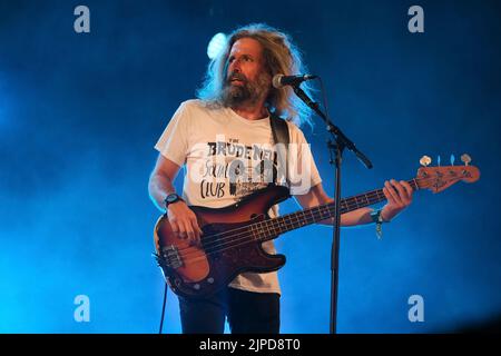 Eddie Myer of Turin Brakes performing at Fairport's Cropredy Convention. Banbury, UK. August 12, 2022 Stock Photo