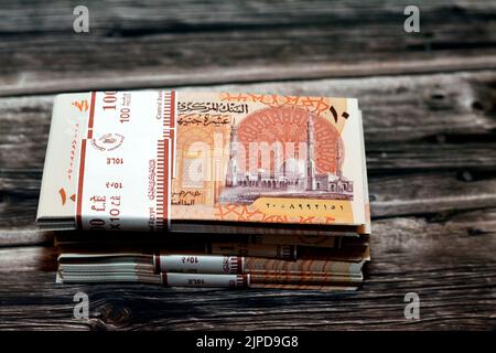 Stack of new first Egyptian 10 LE EGP ten pounds plastic polymer banknote features Administrative capital's grand mosque Al-Fattah Al-Aleem, the pyram Stock Photo