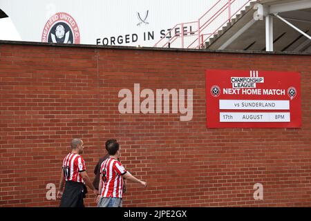 Sheffield, England, 17th August 2022.   Fans arrive before the Sky Bet Championship match at Bramall Lane, Sheffield. Picture credit should read: Darren Staples / Sportimage Credit: Sportimage/Alamy Live News Stock Photo