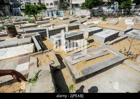 Gaza, Palestine. 17th Aug, 2022. Graves of five Palestinian children killed during the recent fighting between Israel and Gaza seen in Jabalia in the northern Gaza Strip. Israel has admitted to killing five Palestinian children in an air raid on the Fallujah cemetery in the town of Jabalia, in the northern Gaza Strip, on August 7th, after initially claiming they were killed as a result of a missile fired by Islamic Jihad, Israel's Haaretz newspaper reported. (Photo by Mahmoud Issa/SOPA Images/Sipa USA) Credit: Sipa USA/Alamy Live News Stock Photo