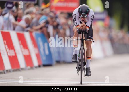 17 August 2022, Bavaria, Fürstenfeldbruck: European Championships, European Championship, cycling, road, individual time trial, men. Miguel Heidemann (Germany) at the finish. Photo: Marius Becker/dpa Stock Photo