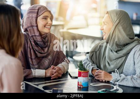 Having great friends makes all the difference in the world. a group of women chatting in a cafe. Stock Photo