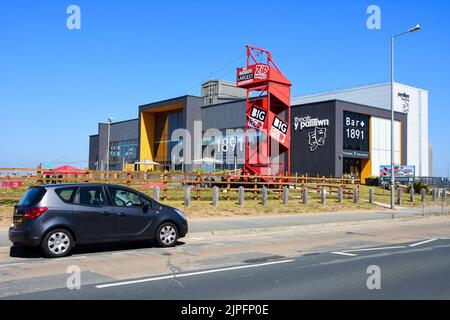 Rhyl, UK: Aug 11, 2022: The world's largest mobile zip line is located beside the Pavilion Theatre Stock Photo