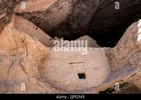 Mogollon Cliff Dwellings, Gila Cliff Dwellings National Monument, New Mexico, USA Stock Photo