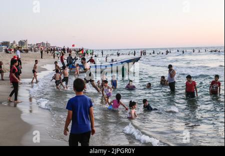 Gaza, Palestine. 17th Aug, 2022. Palestinians enjoy their time at the beach of Gaza during a hot day in Gaza Strip. Israel and Palestinian militants in Gaza on 07 August reached an agreement on an Egyptian-mediated ceasefire which came into effect after three days of exchanging rocket attacks and airstrikes resulting in the death of at least 44 Palestinians and injury of 360 others, according to the Palestinian Ministry of Health. Credit: SOPA Images Limited/Alamy Live News Stock Photo