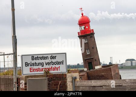 Bremerhaven, Germany. 18th Aug, 2022. The leaning Mole Tower. Parts of the north pier in Bremerhaven caved in during the night on Thursday. The entrance to the Geeste is closed. The ferry service of the Weser ferry also had to be suspended. Credit: Sina Schuldt/dpa/Alamy Live News Stock Photo